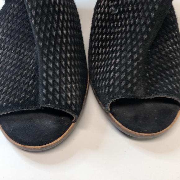 Cute, block heeled, open toed sandals - Picture 4 of 10